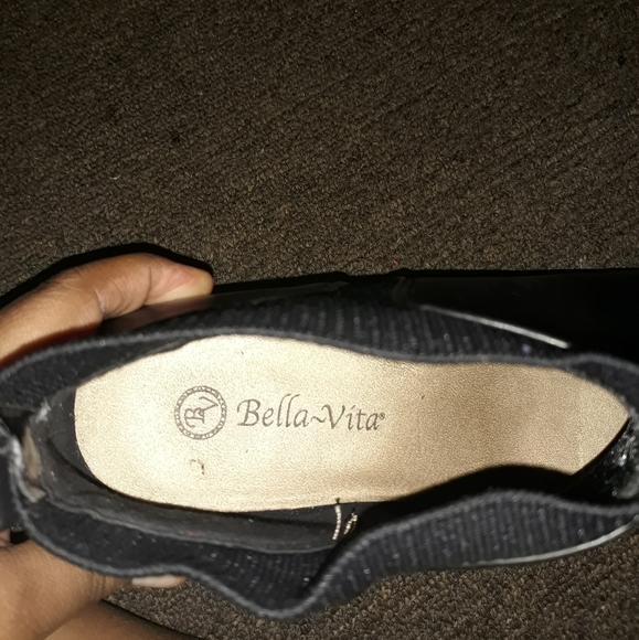 Like New in Box Bella Vita Lottie Chelsea Boot in a 9.5M - Picture 4 of 9